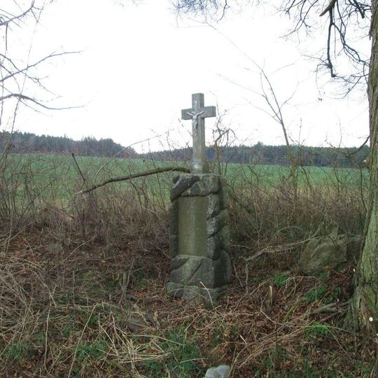 Kříž západně od Kbela