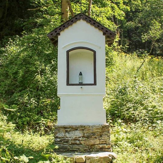 Kaplička u Starého Města pod Kralickým Sněžníkem v části Malé Vrbno