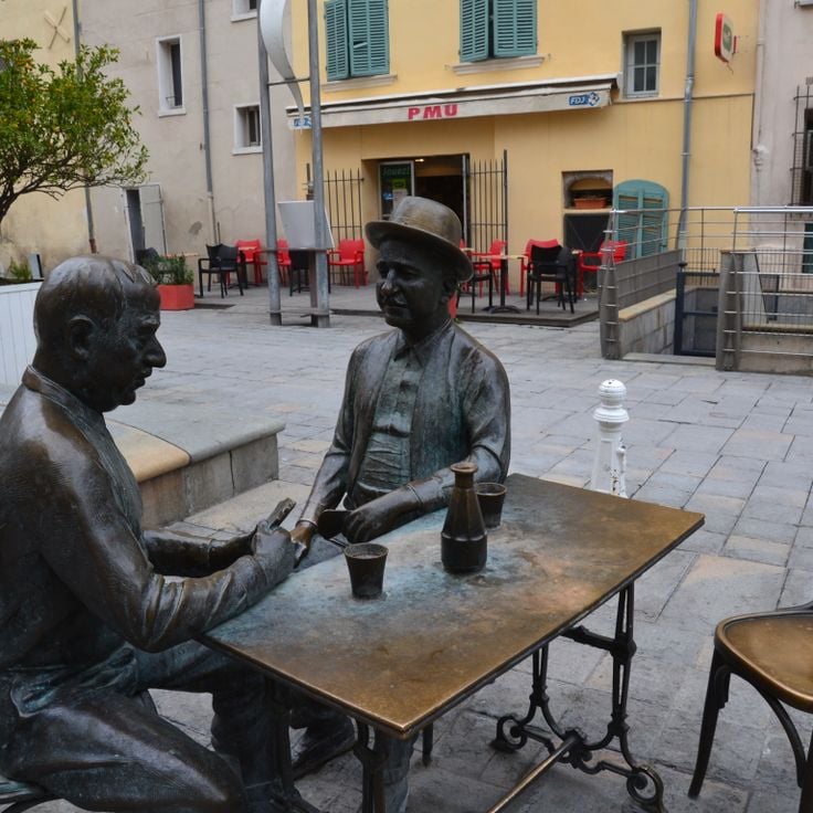 Card Players Statue