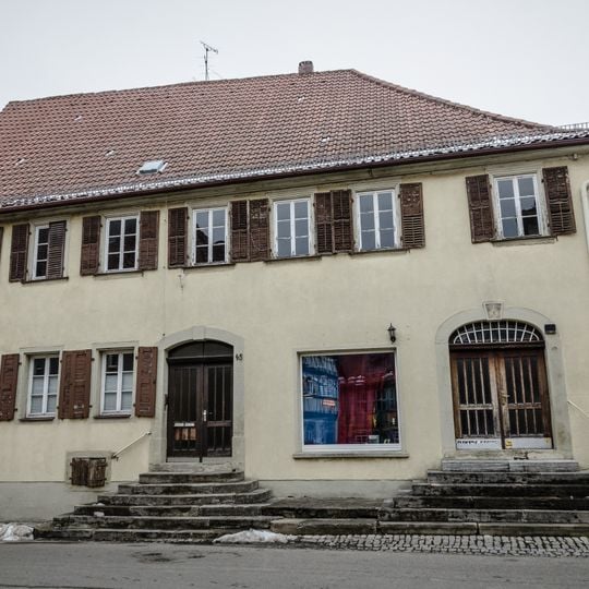 Wohn- und Geschäftshaus