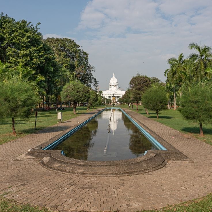 Viharamahadevi Park