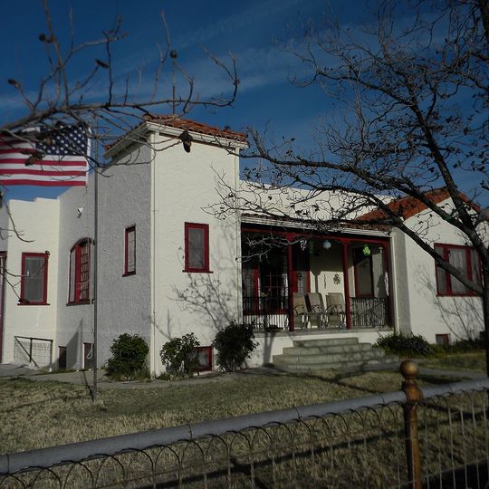 House at 809 Grand View