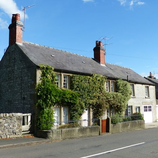 Ivy House and attached garden wall