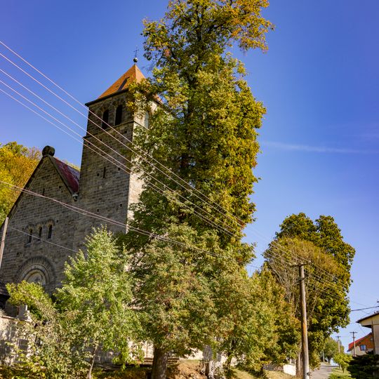 Skupina stromů na Vyskři u hřbitova