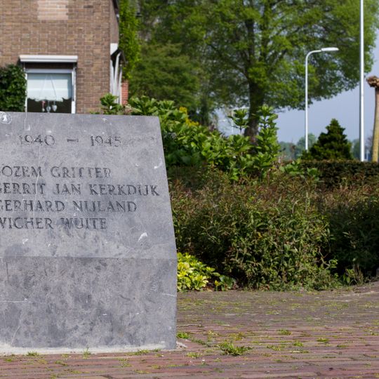 Monument bij de Gereformeerde kerk