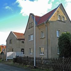 Wohnstallhaus eines Dreiseithofes, mit anbauten Burgstädtler Straße 49b