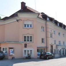 Mehrfamilienwohnhaus