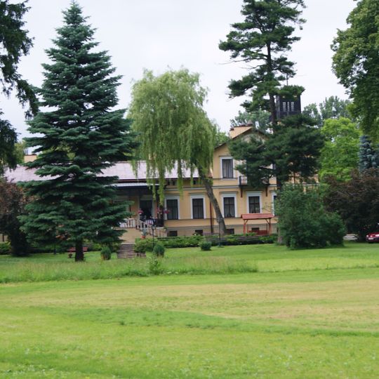 Zespół dworski w Wierzchowiskach