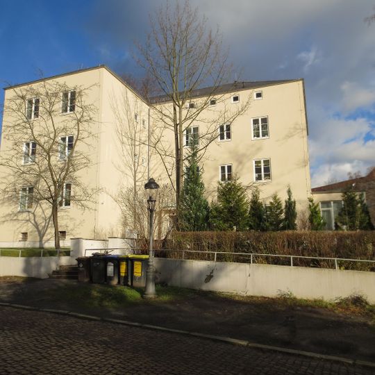 Ärztewohnhaus mit Vorgarten Waldschlößchenstraße 3