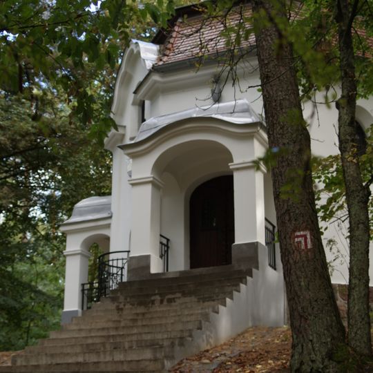 Kaplica św. Weroniki. Stacja VI Drogi Krzyżowej w Wielu