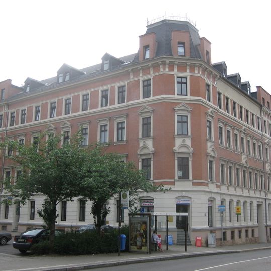 Mietshaus in geschlossener Bebauung in Ecklage Fürstenstraße 30