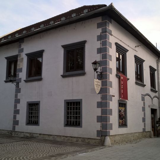 Hiša Linhartov trg 28