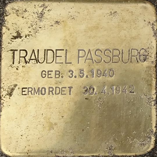 Stolperstein en memoria de Traudel Passburg