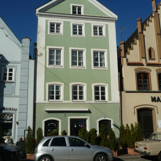 Wohn- und Geschäftshaus