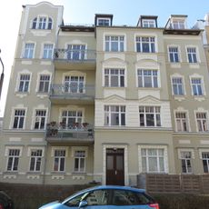 Mietshaus in geschlossener Bebauung konzipiert, mit Vorgarten Georg-Landgraf-Straße 31