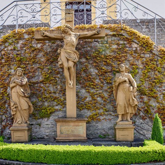 Kreuzigungsgruppe Raiffeisenstraße 6 in Bütthard