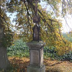 Kříž u silnice jižně od Bačic