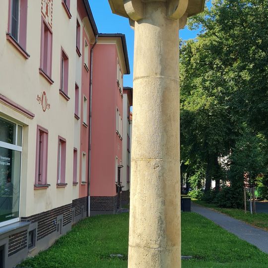 Plastik »Sängerknabe« Franz-Mehring-Straße -