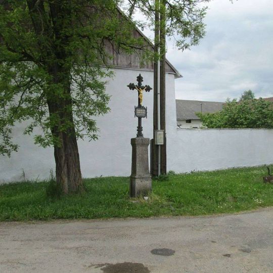 Kříž u Hodětína u rozcestí