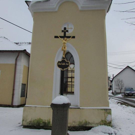Kříž u kaple v Sedlici