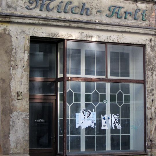 Mietshaus mit Laden in geschlossener Bebauung, Eckhaus Struvestraße 24