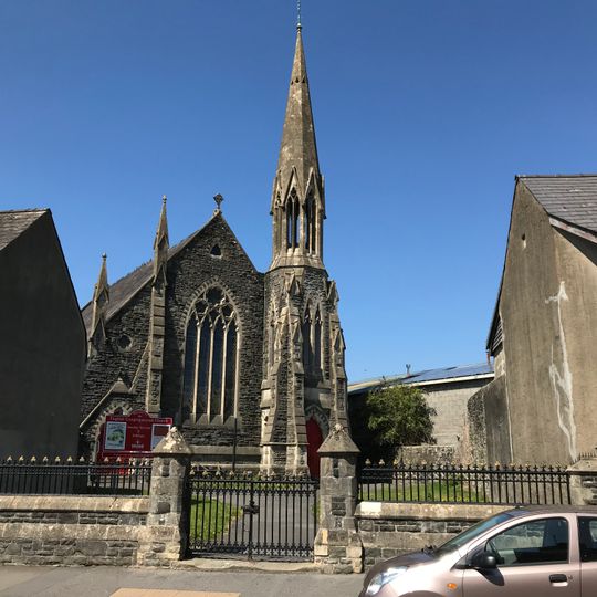 Forecourt walls, rails, gates and gateposts to English Congregational Church