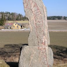 Östergötlands runinskrifter 33