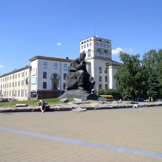 Помнік Якубу Коласу