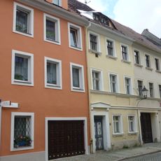Wohnhaus in geschlossener Bebauung und Nebengebäude Steinweg 26