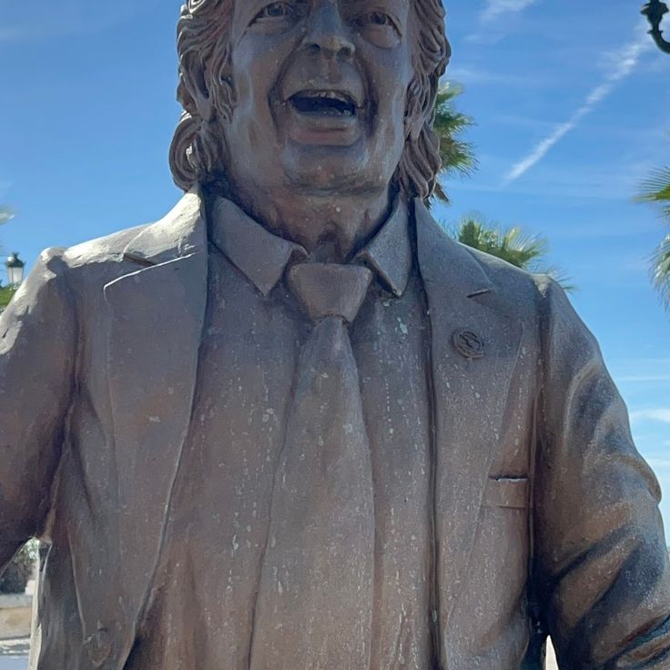 Monumento a Juanito Villar