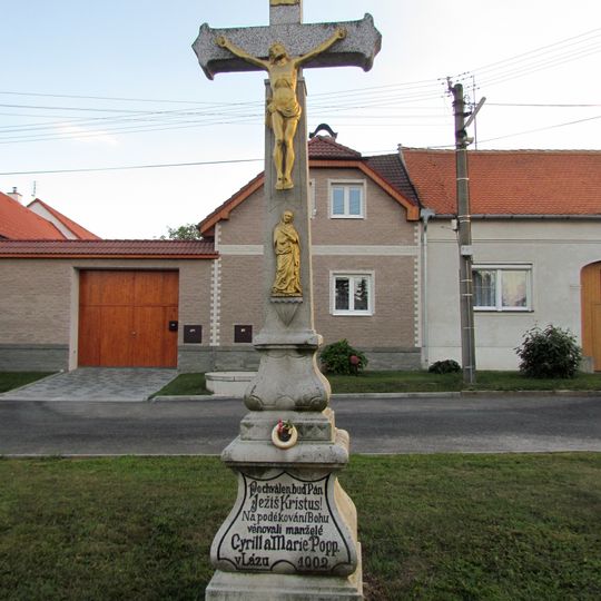 Kříž u zvoničky v Lázi