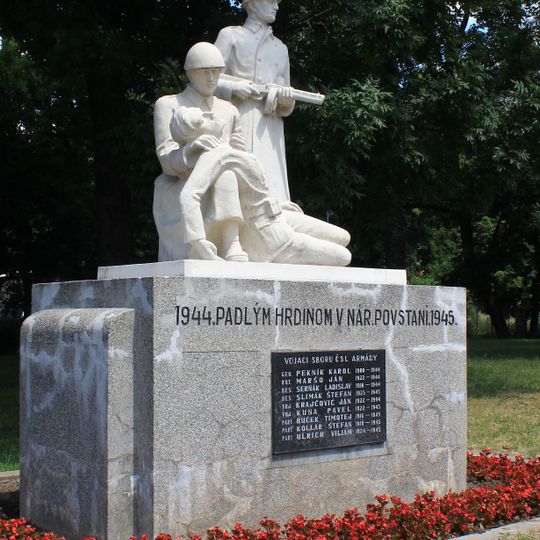 Pomník padlým v SNP, podstavec