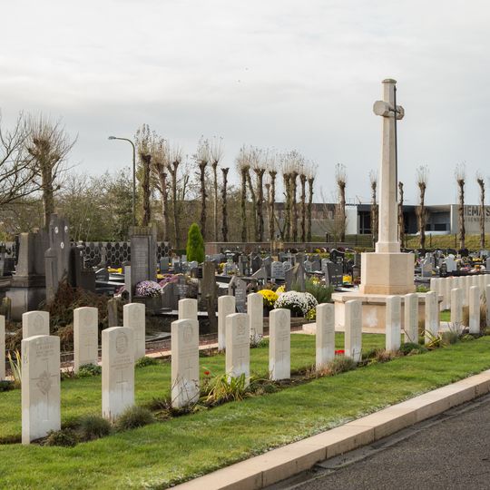 Nieuwpoort Communal Cemetery, Commonwealth Plots