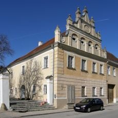 Rathaus mit Ummauerung