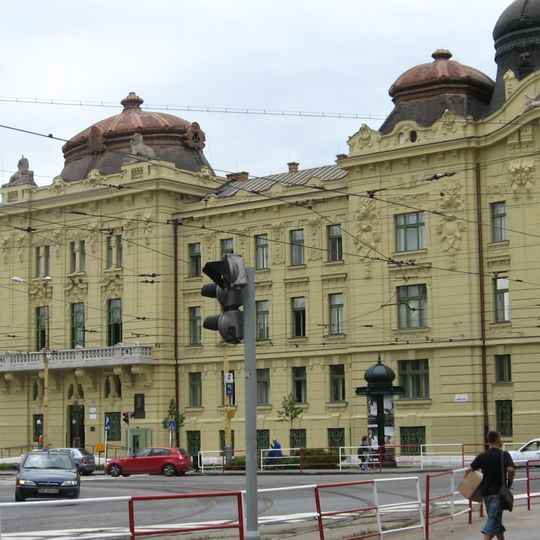 Divízia, budova administratívna