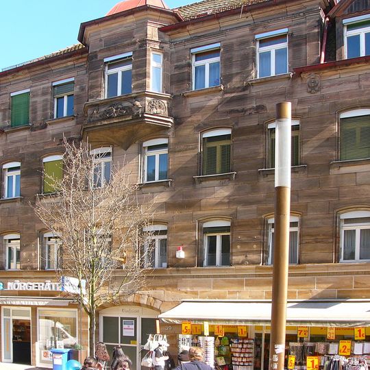 Wohn- und Geschäftshaus