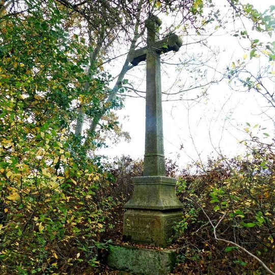 Kamenný kříž nedaleko odbočky k samotě Ovčín