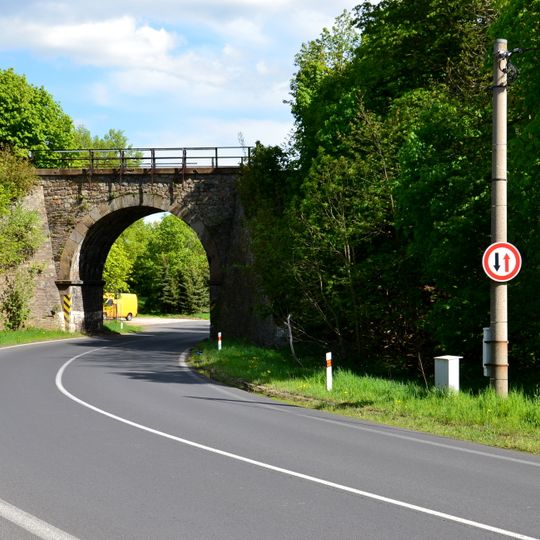 Železniční most přes silnici III/25114 v Krásné Lípě