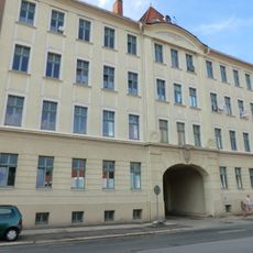 Mietshaus in geschlossener Bebauung, vier Nebengebäude und Werkstattgebäude im Hof Christoph-Lüders-Straße 44