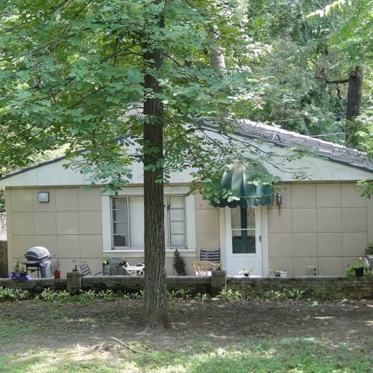 Bernice L. Wright Lustron House