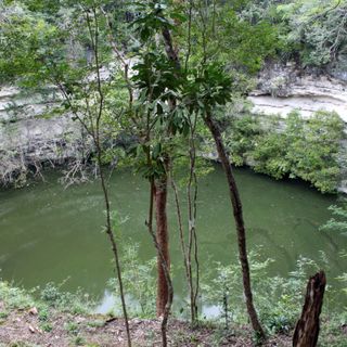 Cenote sacré de Chichen Itza