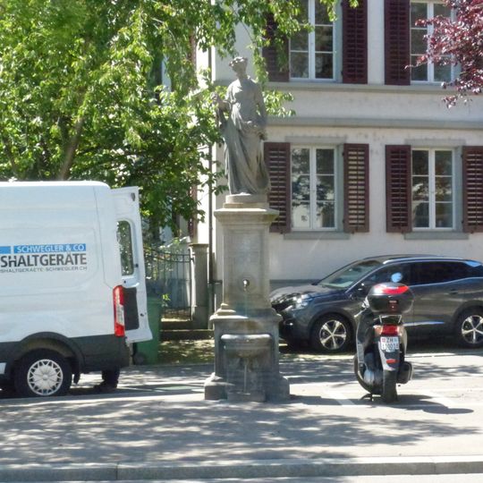 Zierbrunnen mit Floragöttin