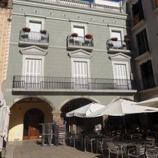 Building in plaça de l'Ajuntament, 10