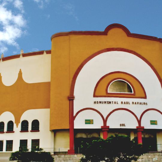 Plaza de toros Raúl Dávalos de la Calle