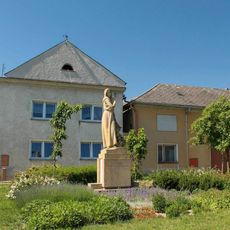 Pomník padlým v Moravičanech na návsi