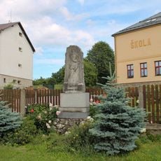 Pomník padlým v Mladoňově na návsi