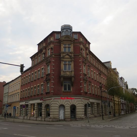 Eckhaus in geschlossener Bebauung An der Markthalle 18