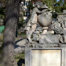 Ev. cintorín Kozia brána, náhrobník so súsoším