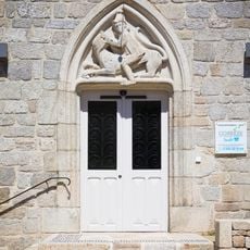 Porte provenant des ruines du château de Ventadour
