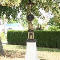 Kříž u kaple v Hrozněticích